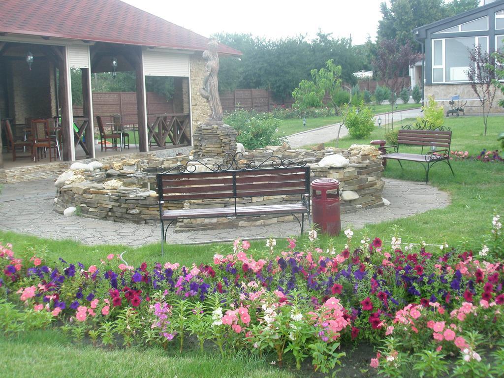 Hotel Grant Pesochin Extérieur photo