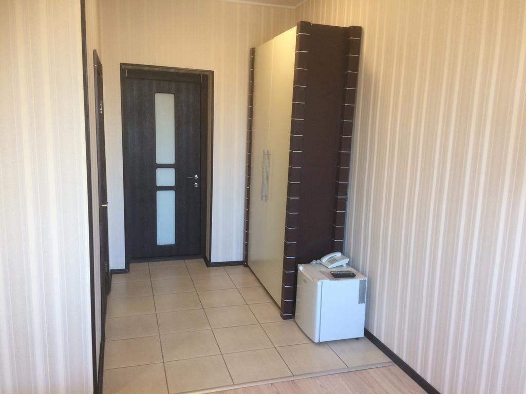 Hotel Grant Pesochin Extérieur photo